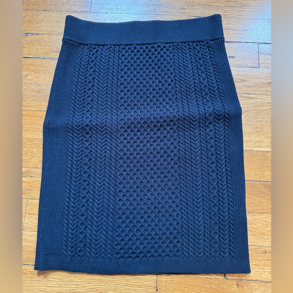 ⚡️LIKE NEW⚡️ Club Monaco navy knit midi skirt (XS)